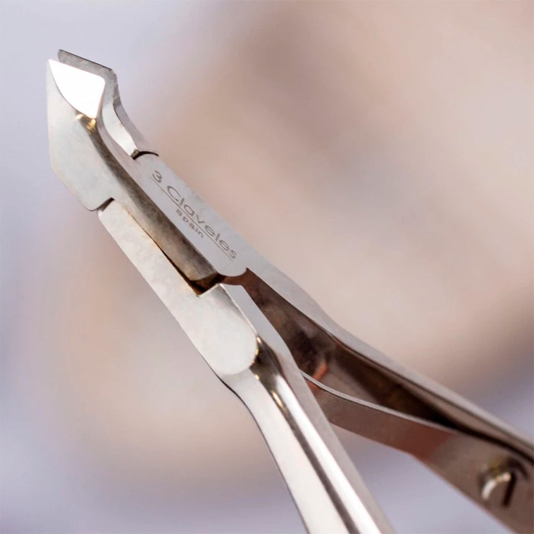 3 Claveles - Alicate Cutículas Mach. 10 cm Corte 3 mm. Acero al Carbono Forjado en Caliente