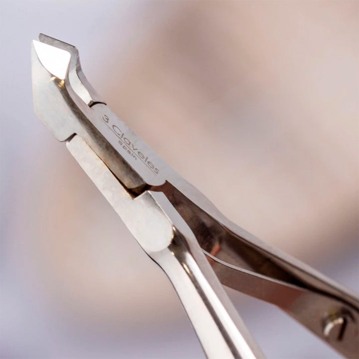 3 Claveles - Alicate Cutículas Mach. 10 cm Corte 3 mm. Acero al Carbono Forjado en Caliente
