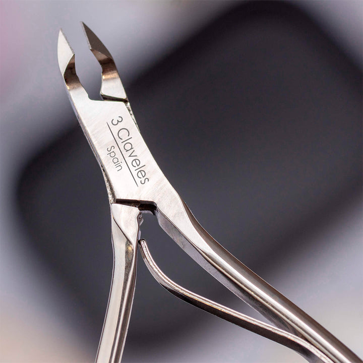 3 Claveles - Alicate Cutículas Mach. 11.5 cm Corte 3 mm. Acero al Carbono Forjado en Caliente