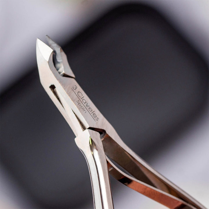 3 Claveles - Alicate Cutículas Mach. 11.5 cm Corte 3 mm. Acero al Carbono Forjado en Caliente