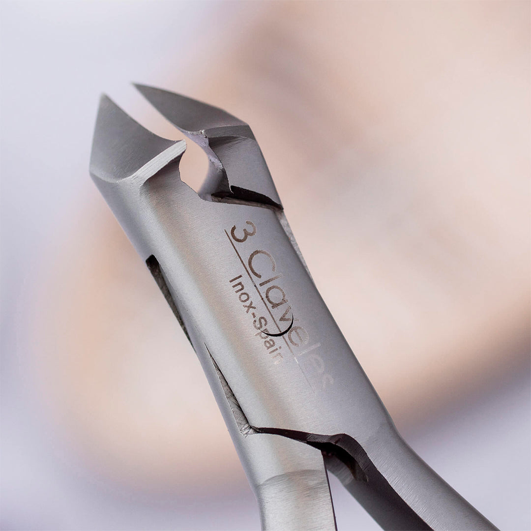 3 Claveles - Alicate Pedicuro de Corte Frontal Mach. 13.5 cm. Acero Inoxidable Forjado en Caliente