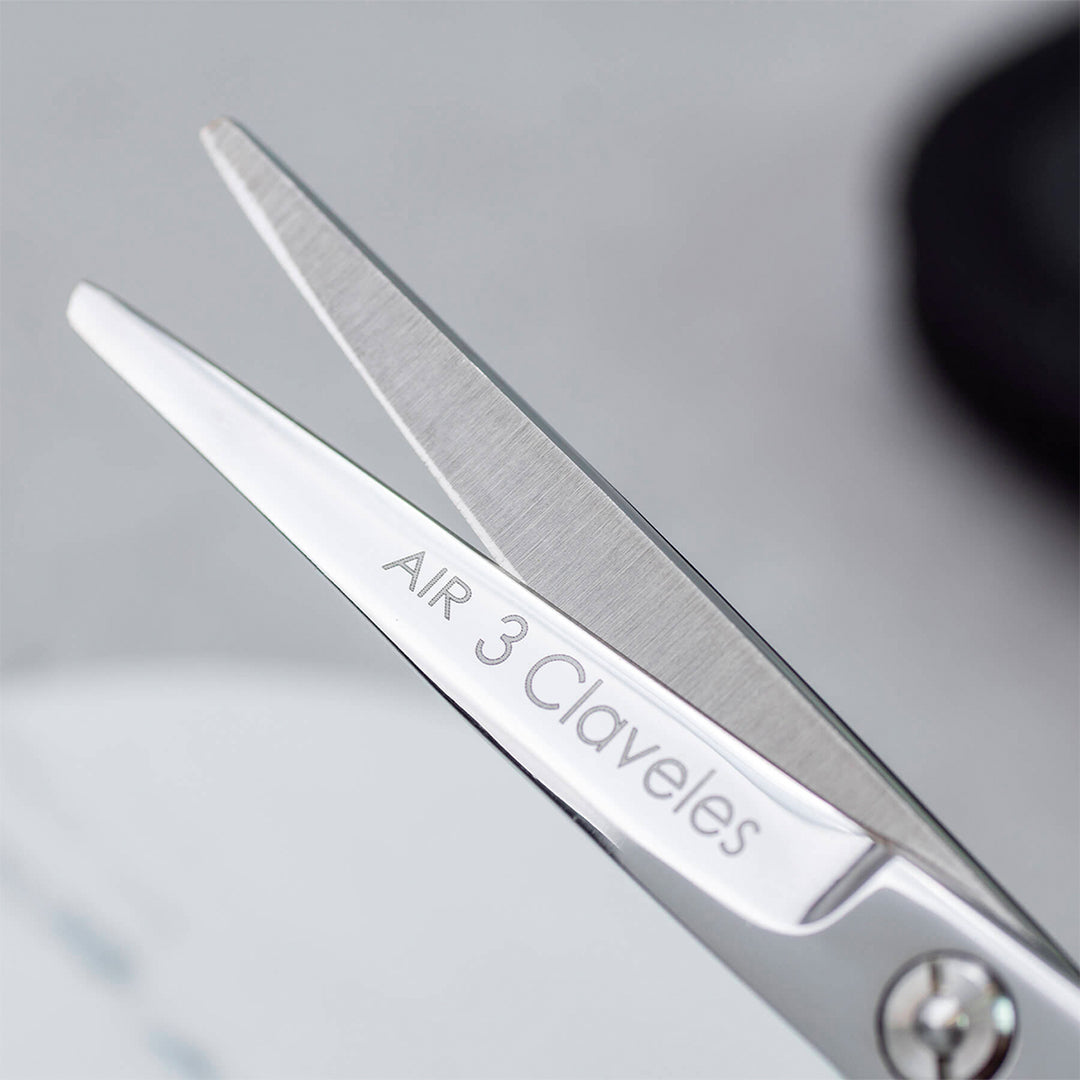 3 Claveles Air - Tijera Profesional Peluquero 6" Acero Inox. Filo Suave Forjado en Caliente