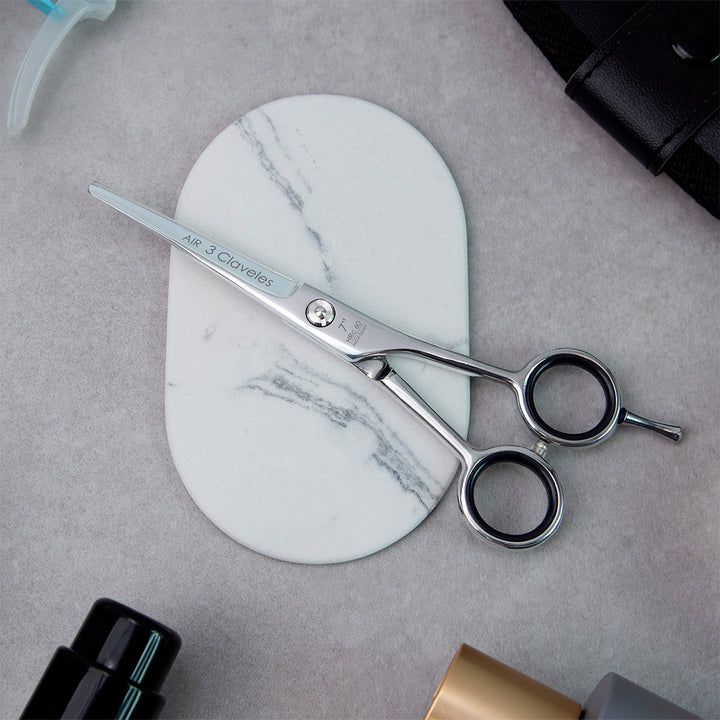 3 Claveles Air - Tijera Profesional Peluquero 7" Acero Inox. Filo Suave Forjado en Caliente