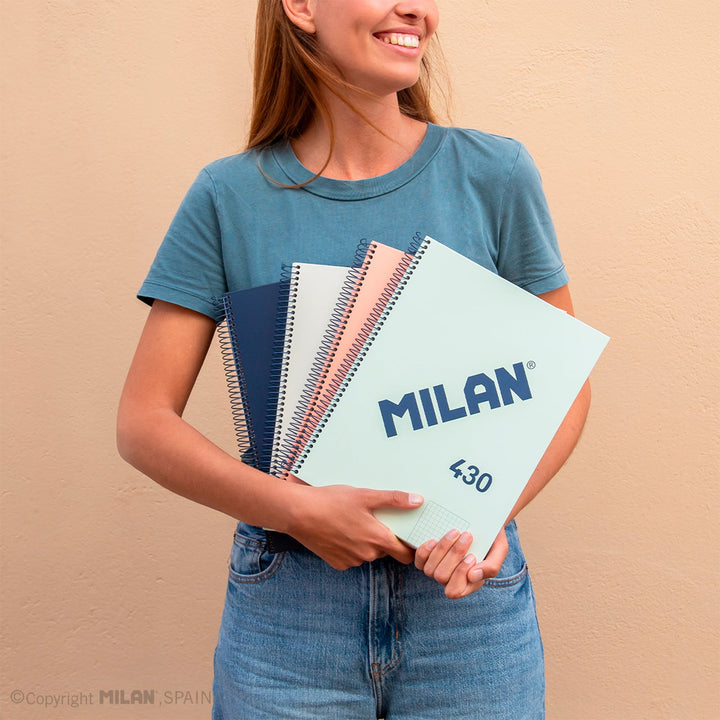 MILAN 430 - Cuaderno A5 Espiral y Tapa Dura. Papel Pautado 80 Hojas 95gr Azul