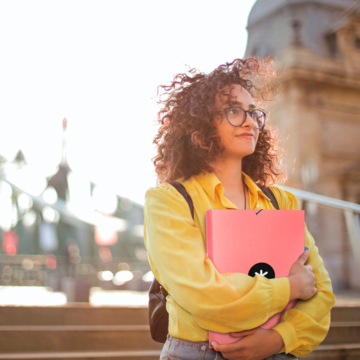 ANTARTIK - Carpeta Escolar A4 con 3 Solapas y Cierre de Goma. Coral