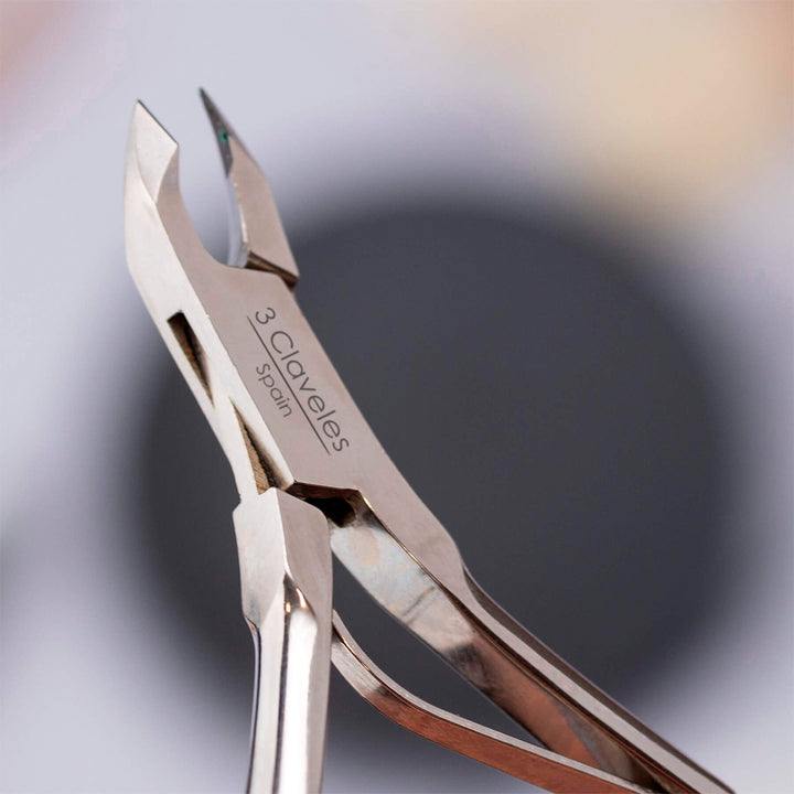 3 Claveles - Alicate para Cutículas 10 cm. Acero al Carbono Forjado en Caliente