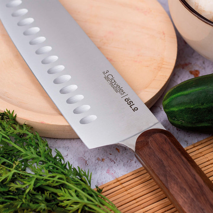 3 Claveles Oslo - Cuchillo Santoku 17.5 cm Acero Estampado y Mango Madera de Nogal