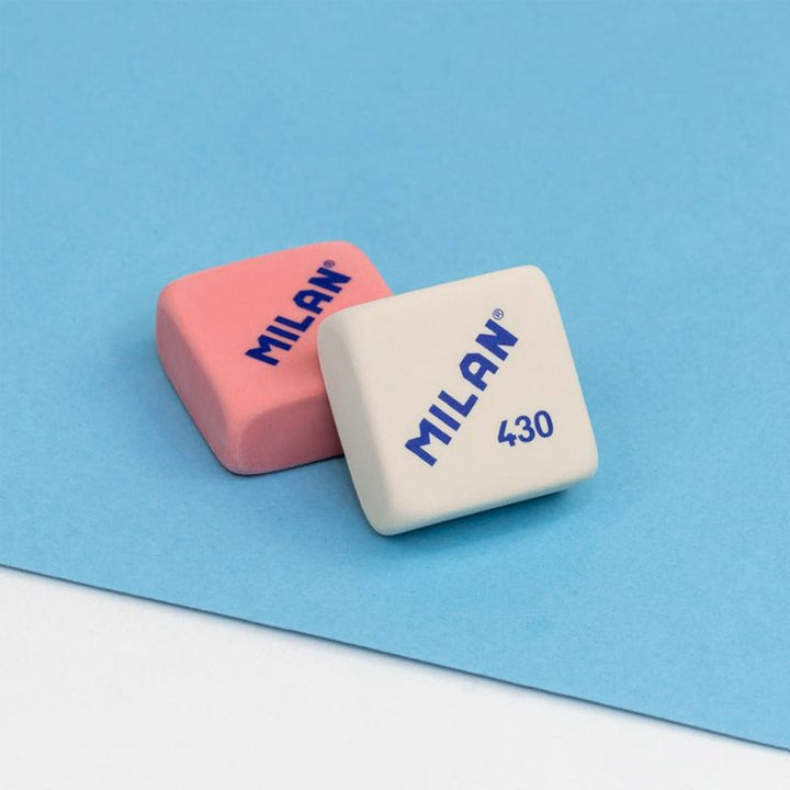 MILAN - Caja Surtida de 30 Gomas de Borrar Milan 430 Tipo Miga de Pan Cuadrada