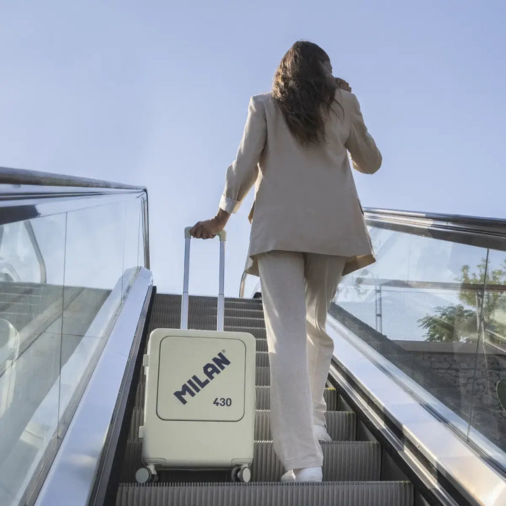 MILAN 1918 - Maleta Rígida de Cabina de 50L en Policarbonato con 4 Ruedas y Cierre TSA. Verde