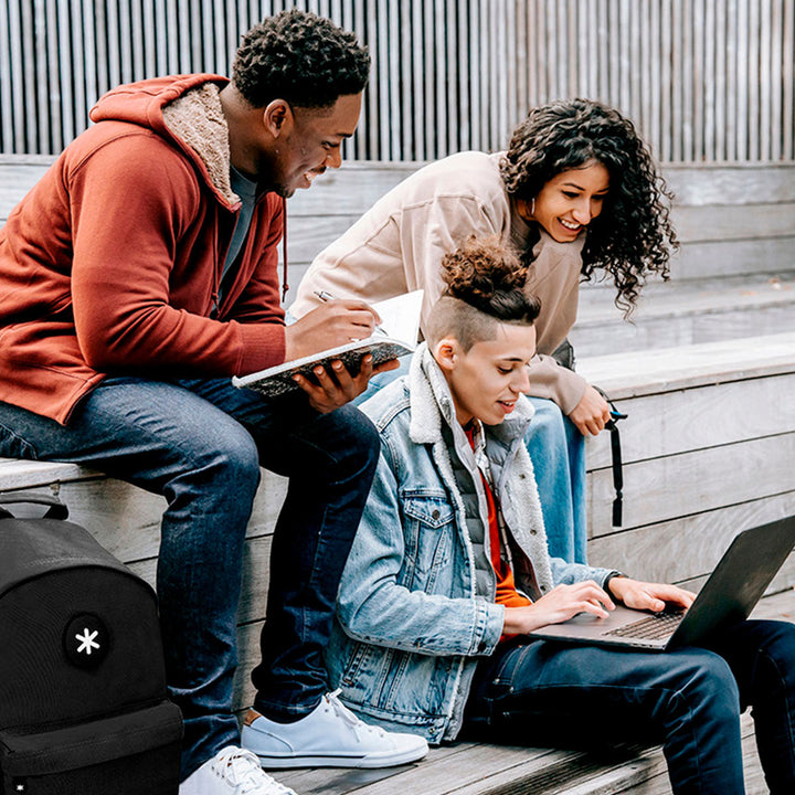 ANTARTIK - Mochila Escolar con Asas Acolchadas y Bolsillo Exterior. Negro