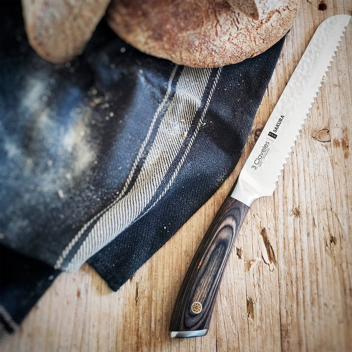 3 Claveles Sakura - Cuchillo Panero 19 cm Acero Forjado con Hoja Martilleada